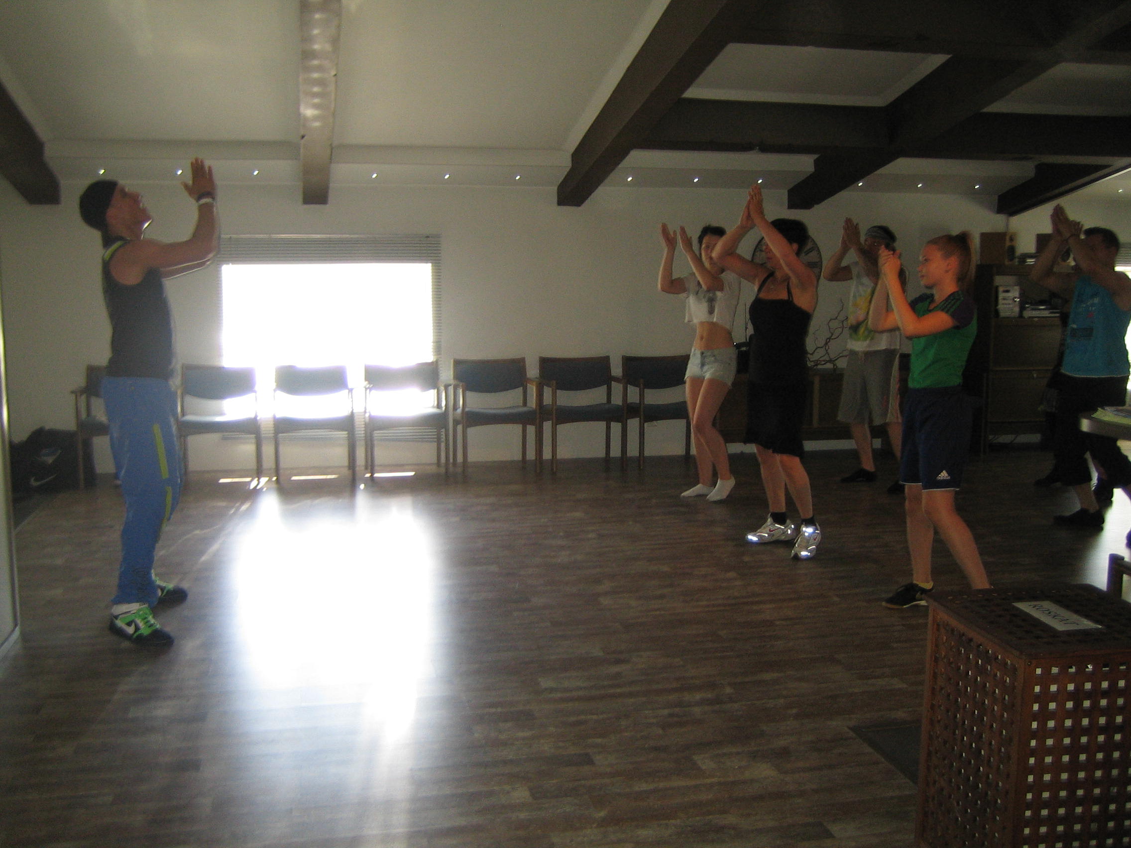 Zumba time pienryhmäliikuntaa Kotkan O'JES tiloissa